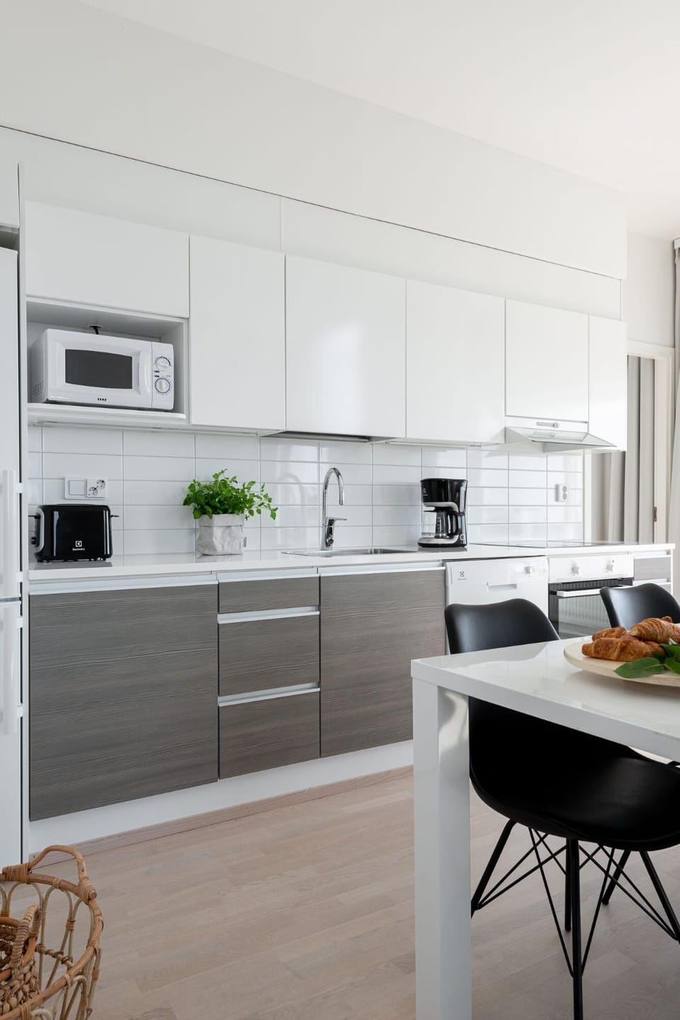 Kitchen or kitchenette, Seating area, Dining area, Bedroom