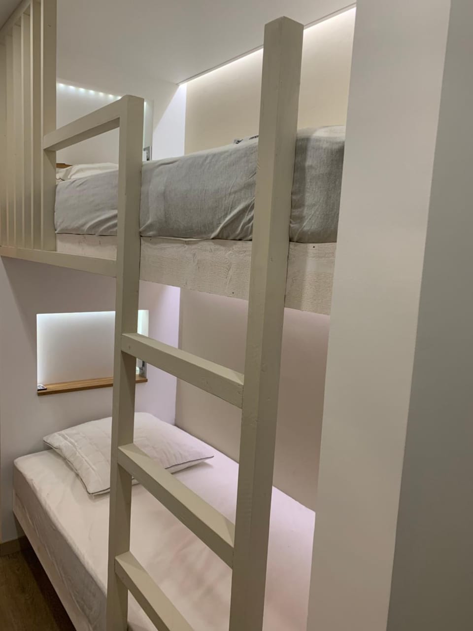 Bed, bunk bed