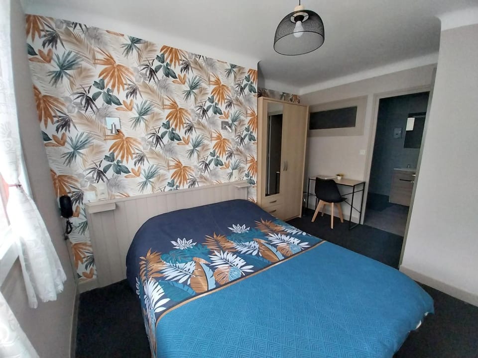 Shower, Toilet, Property building, Spring, Bed, Winter, Summer, Bathroom, View (from property/room), Bedroom, Mountain view