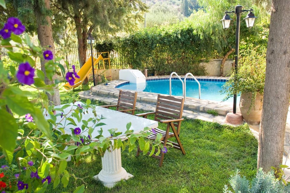 Garden, Swimming pool, Swimming pool
