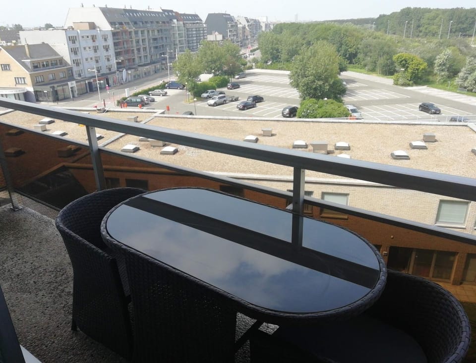 Neighbourhood, Balcony/Terrace, On site
