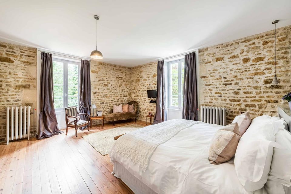 Bed, Photo of the whole room, Garden view