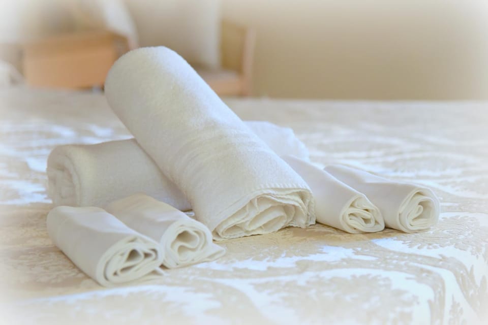 Bed, Bedroom, towels