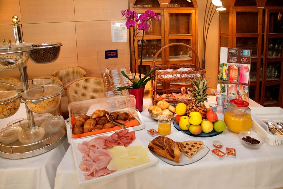 Breakfast, Buffet breakfast