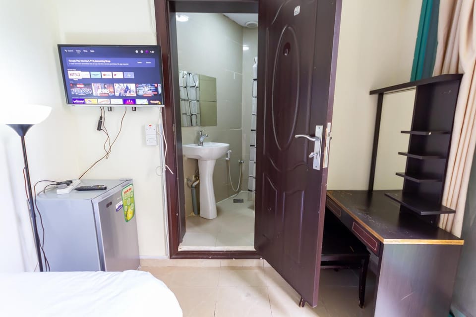 Budget Rooms With Private Bathroom for 'girls' only in Dubai, Marina Apartment in Dubai