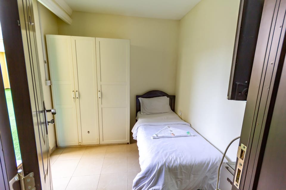 Budget Rooms With Private Bathroom for 'girls' only in Dubai, Marina Apartment in Dubai