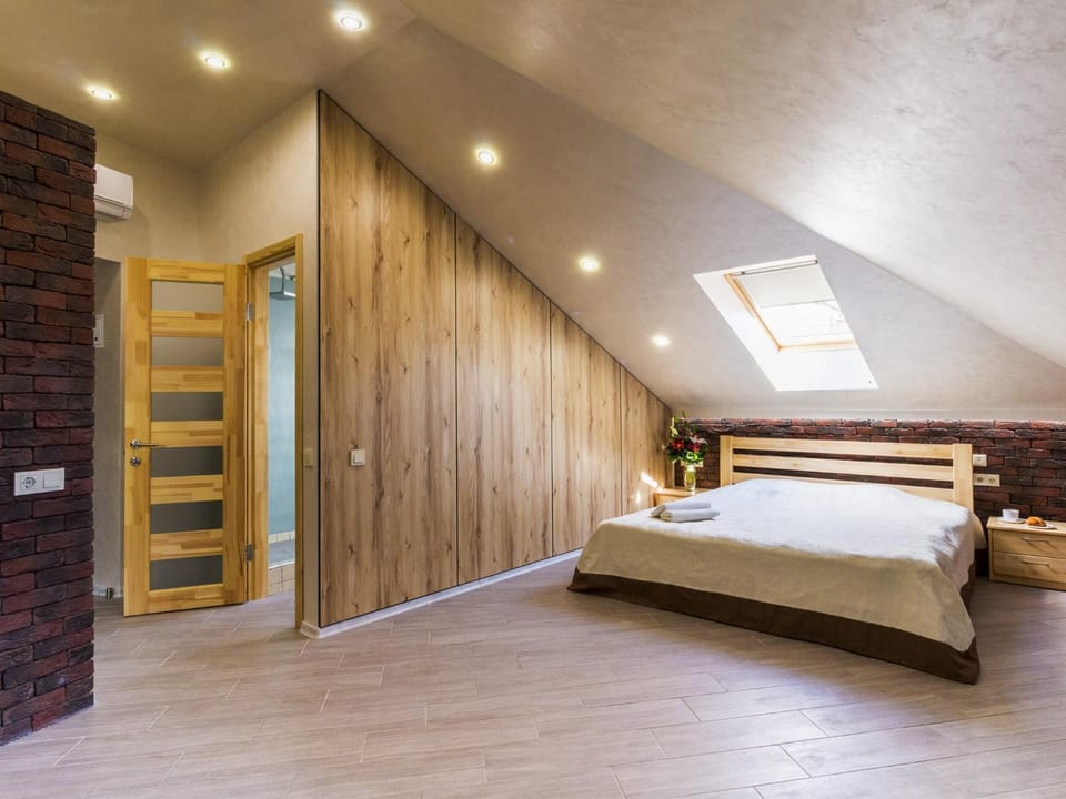 Bed, Decorative detail, Bedroom, Area and facilities
