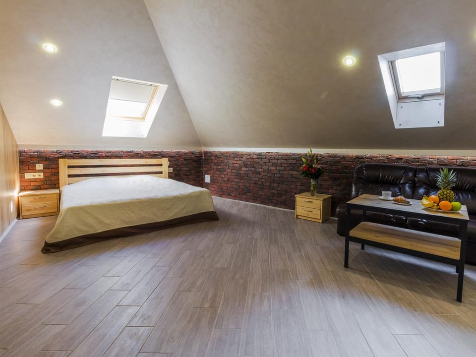 Bed, Decorative detail, Seating area, Bedroom, Area and facilities
