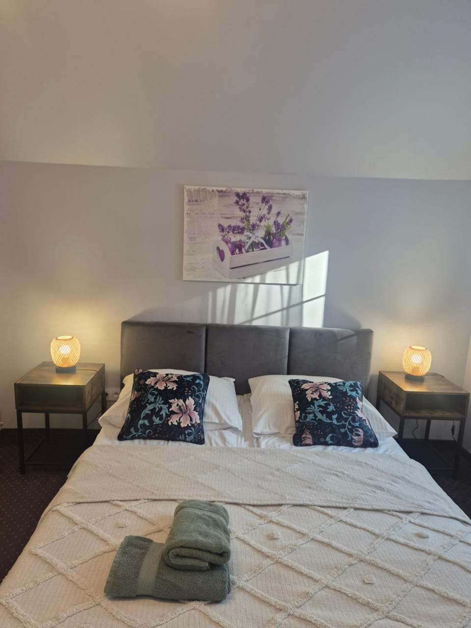 Bed, Photo of the whole room, Bedroom, towels