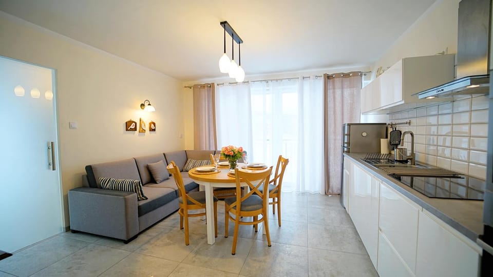 Kitchen or kitchenette, Living room