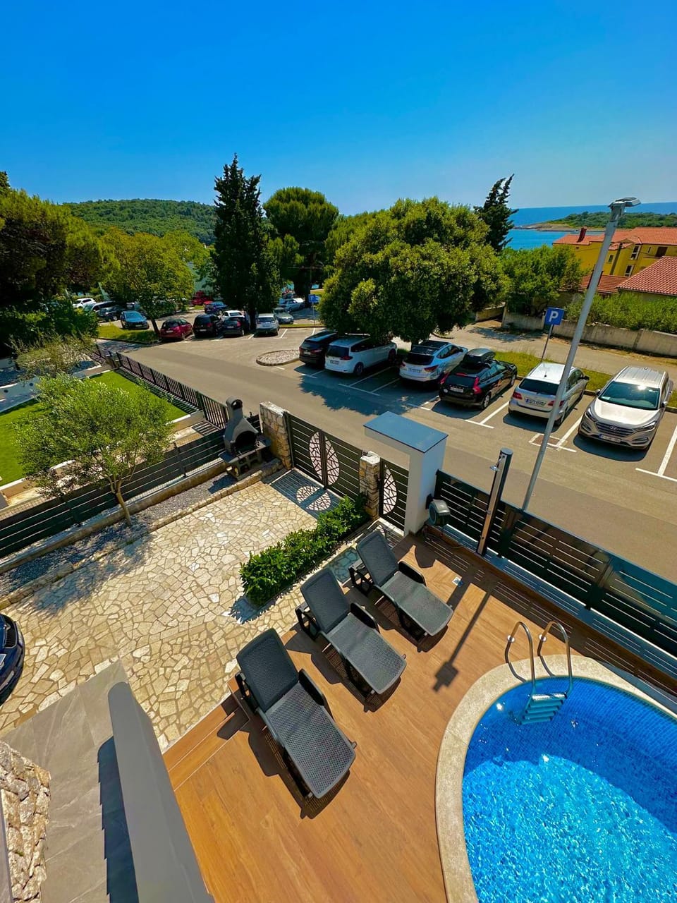 NIKO - big apartment with stunning sea view and pool Apartment in Banjole