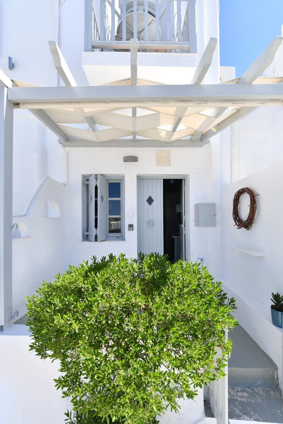 Facade/entrance