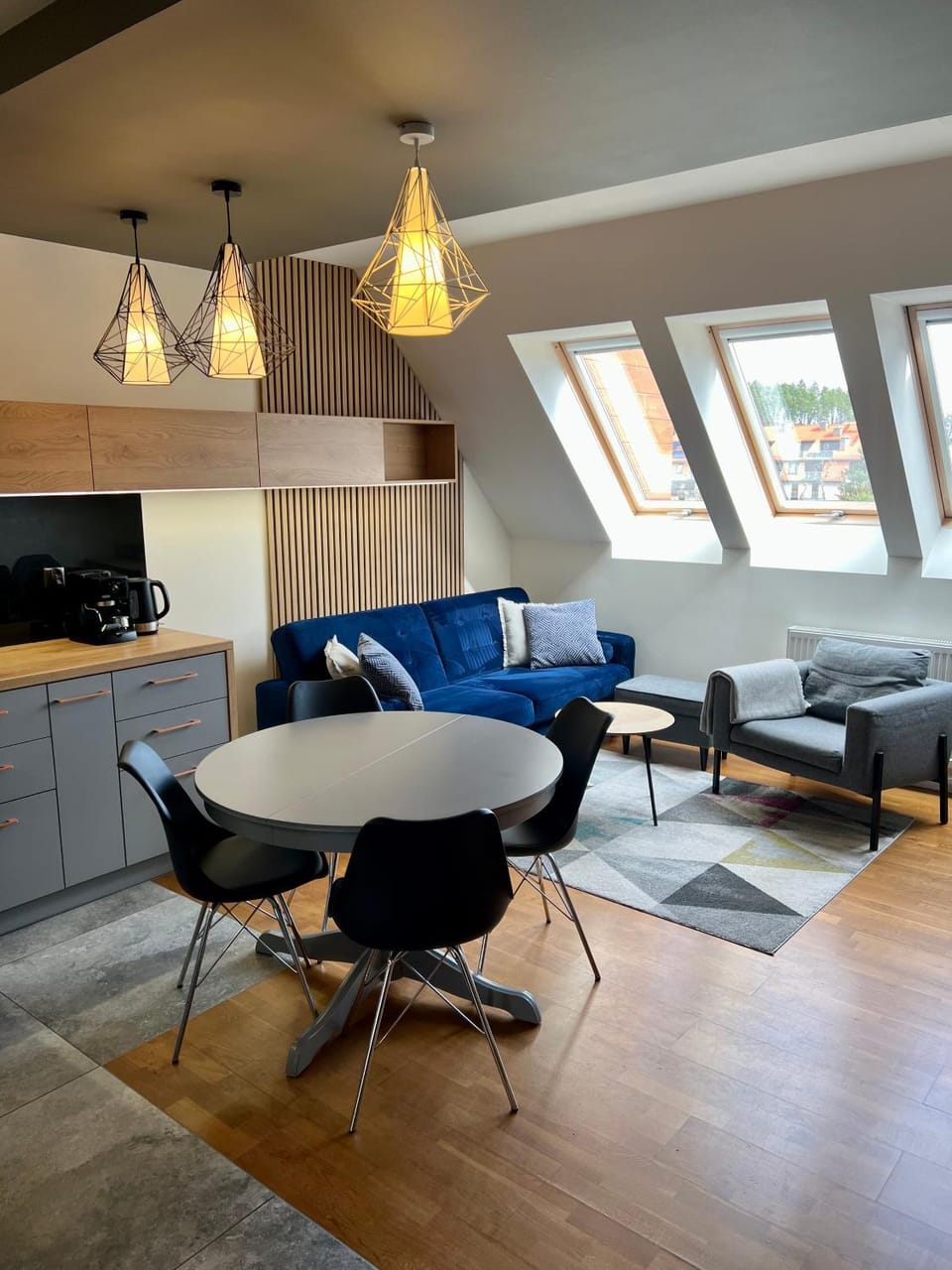 Kitchen or kitchenette, Living room, Seating area, Dining area