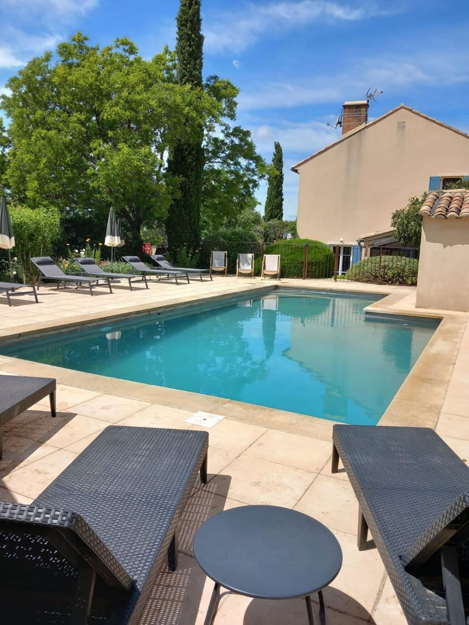 Swimming pool, sunbed