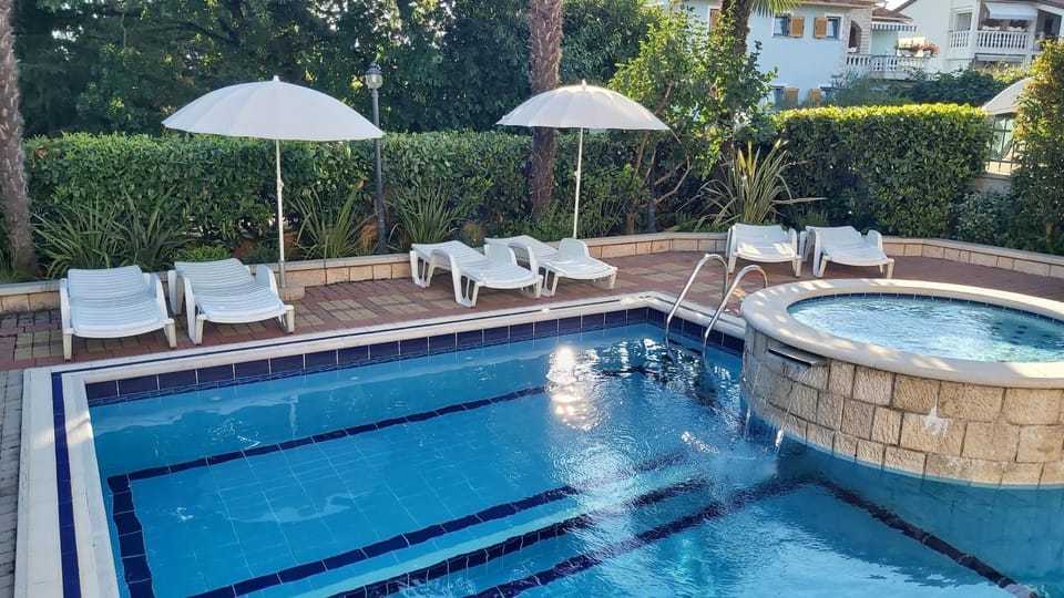 Day, Garden, Swimming pool