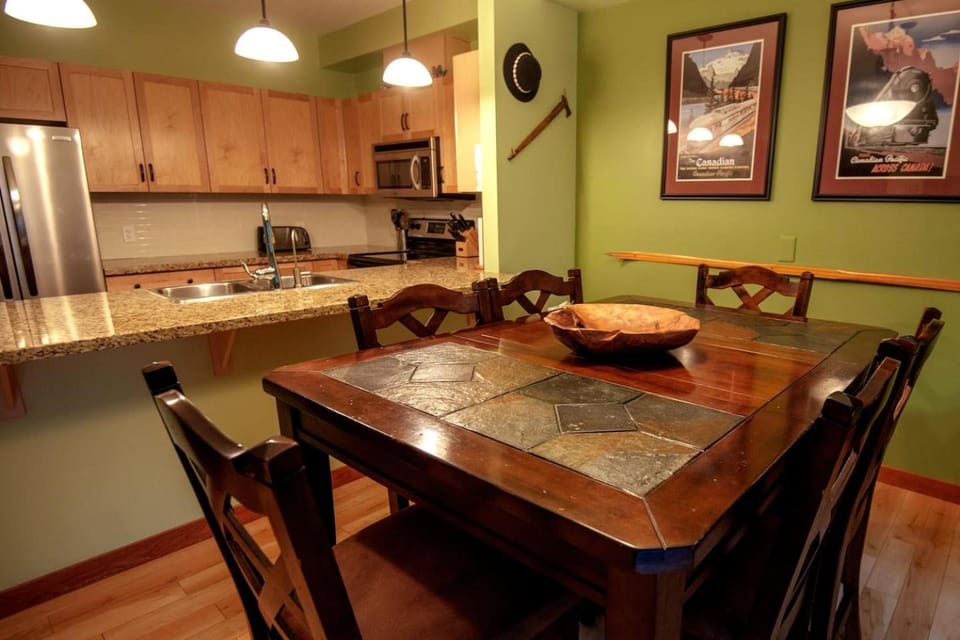 Kitchen or kitchenette, Seating area, Dining area, internet, pet friendly