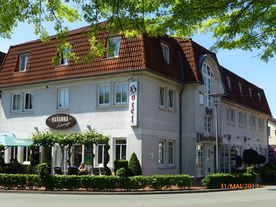 Property building, Facade/entrance, Day