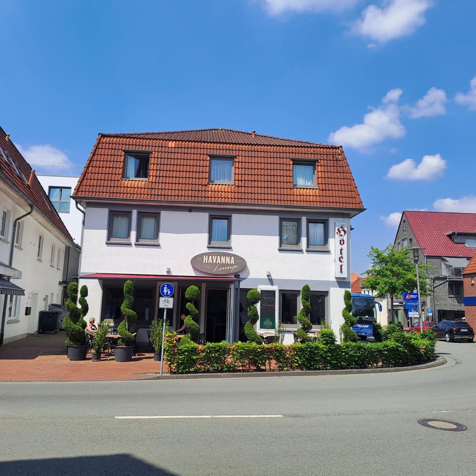 Property building, Day, Balcony/Terrace, Street view