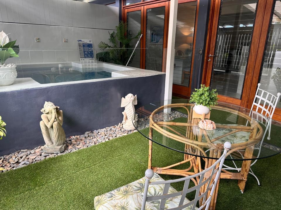 Beachside 2 with Private Heated Plunge Pool Apartment in Port Douglas