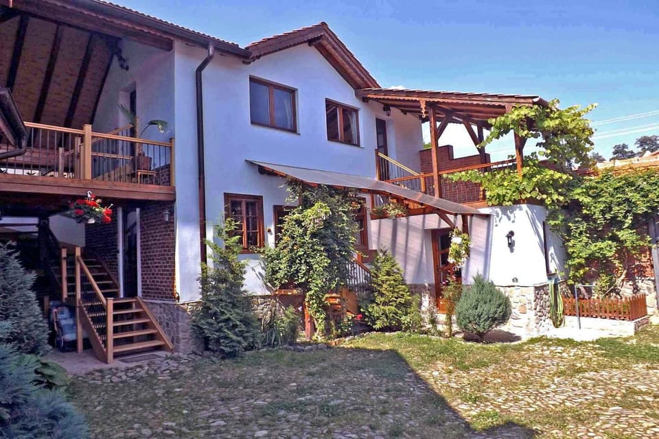Property building, Patio, Facade/entrance