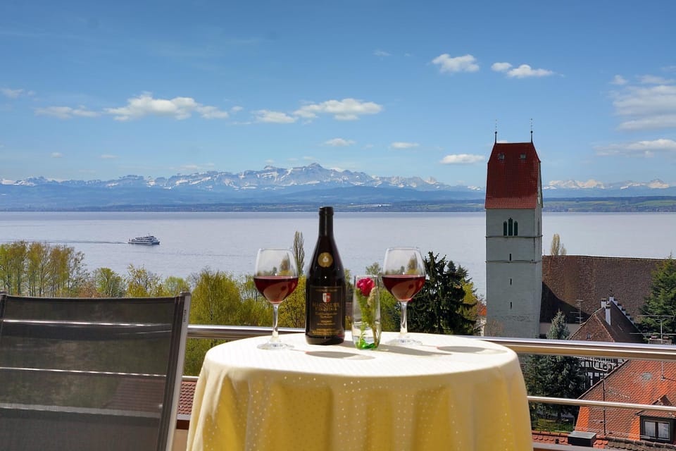 Balcony/Terrace, Lake view, Mountain view