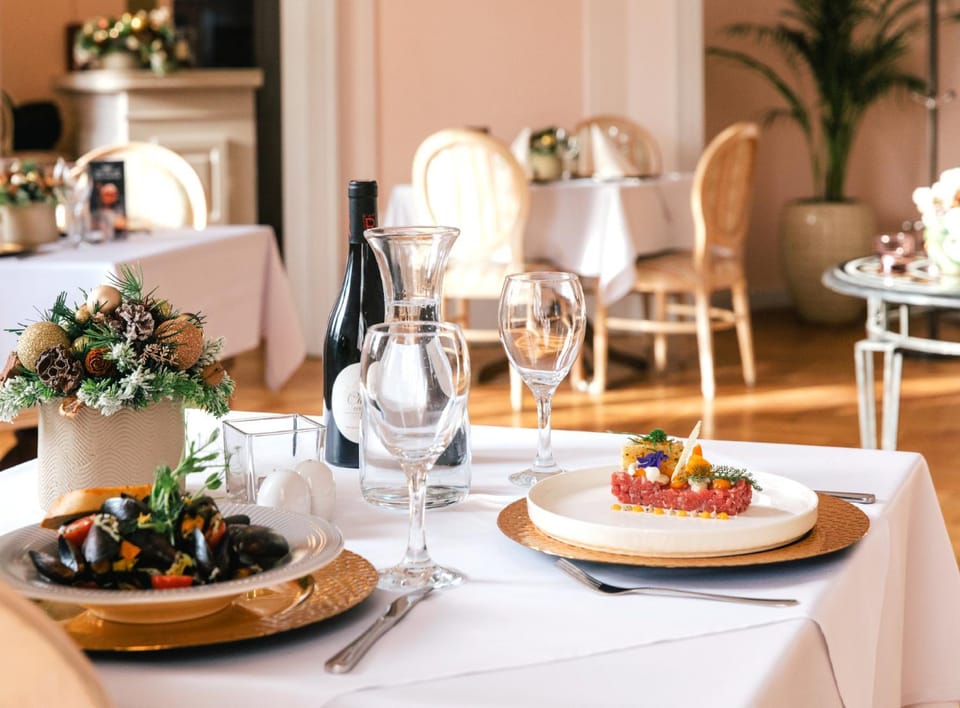Restaurant/places to eat, Food and drinks, Food, Lunch, Dinner, Drinks, Alcoholic drinks