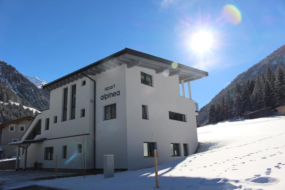 Facade/entrance, Winter