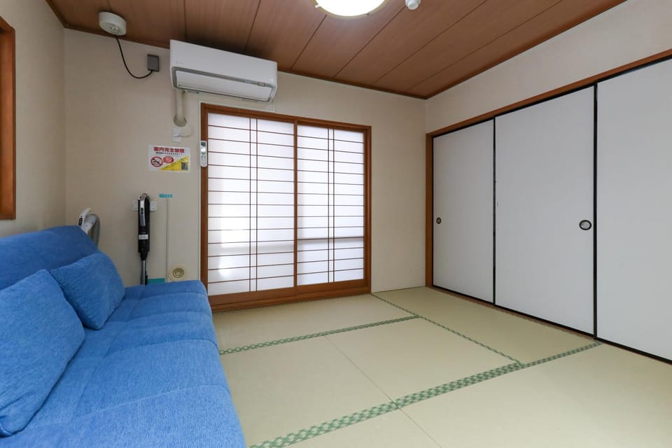 Living room, Seating area, air conditioner