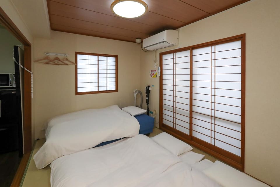 Bed, Living room, Bedroom, air conditioner