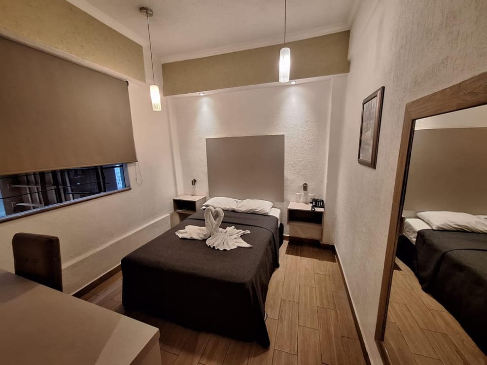 Bed, Photo of the whole room, Seating area, Bedroom