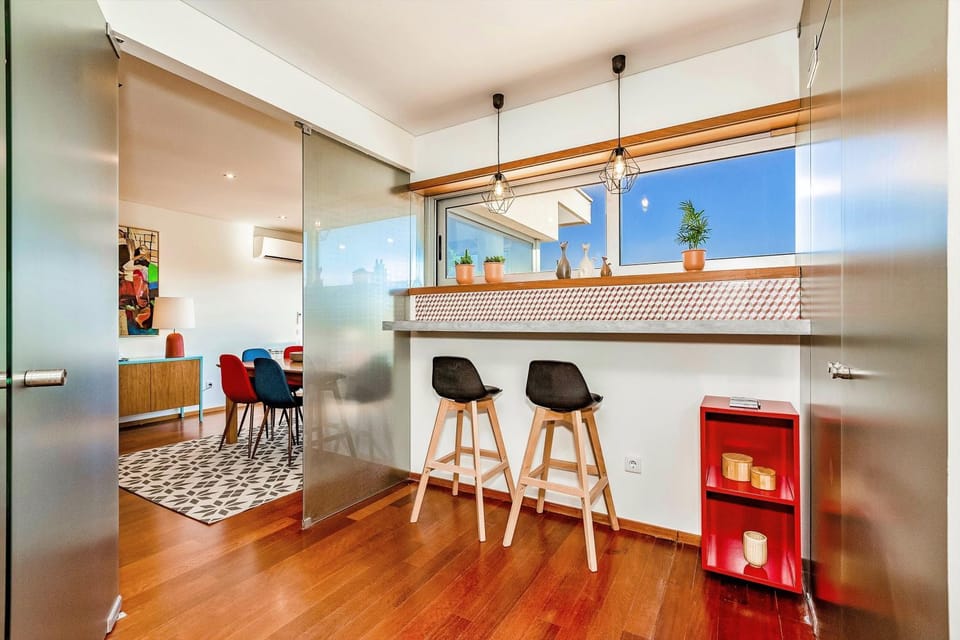 Kitchen or kitchenette, Decorative detail, Dining area