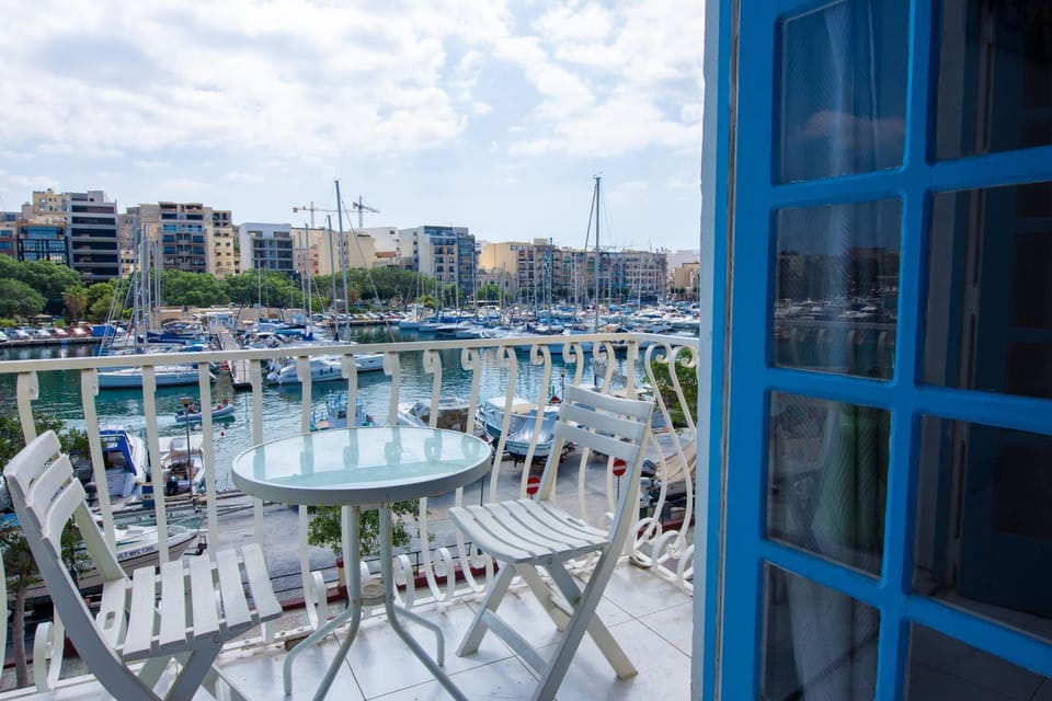 Balcony/Terrace, City view, Street view