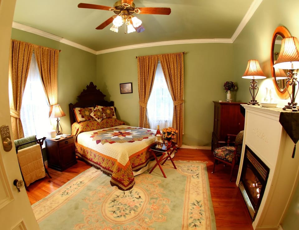 Bed, Photo of the whole room