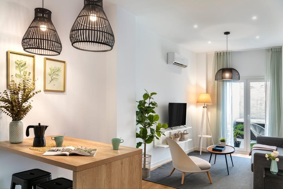TV and multimedia, Living room, Seating area, Dining area, hair dresser, air conditioner