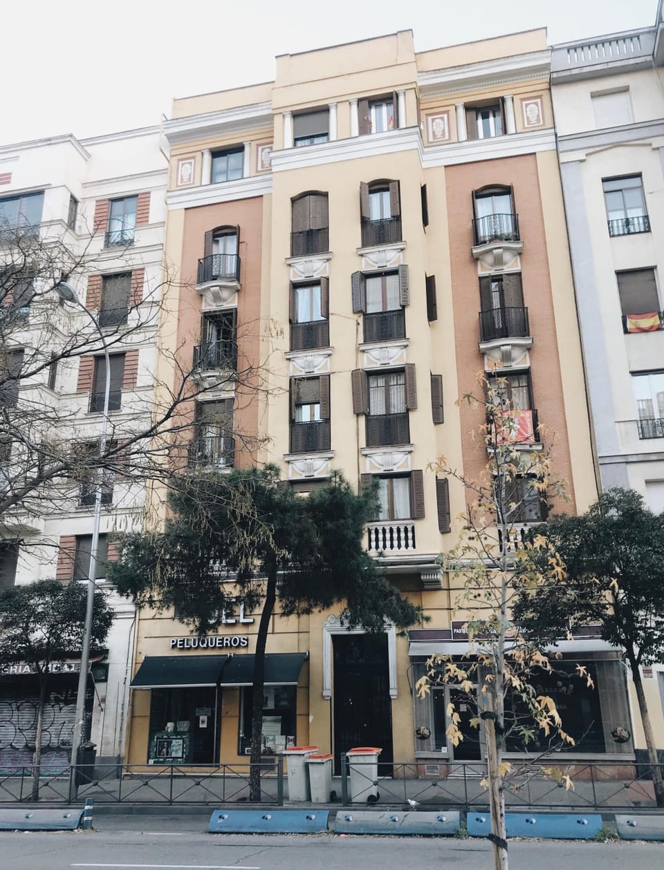 Property building, Neighbourhood, Location