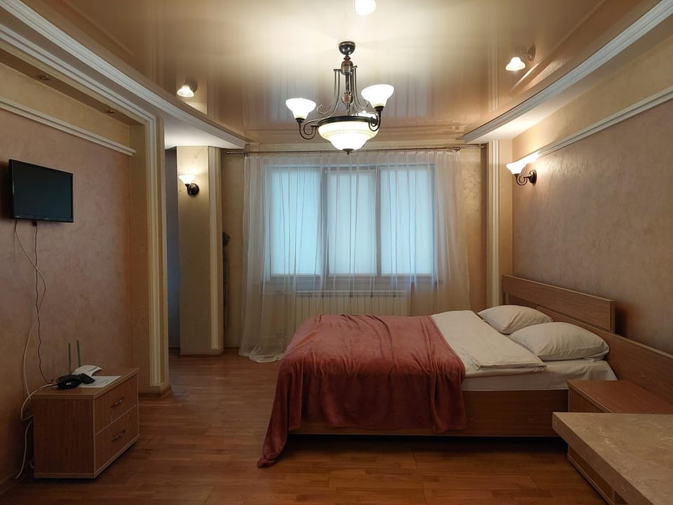 Bed, TV and multimedia, Bedroom