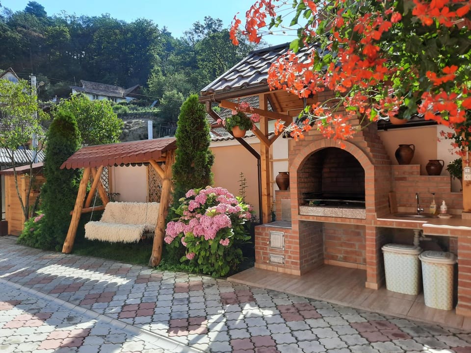 Property building, Spring, Day, BBQ facilities, Garden, Seating area, Quiet street view