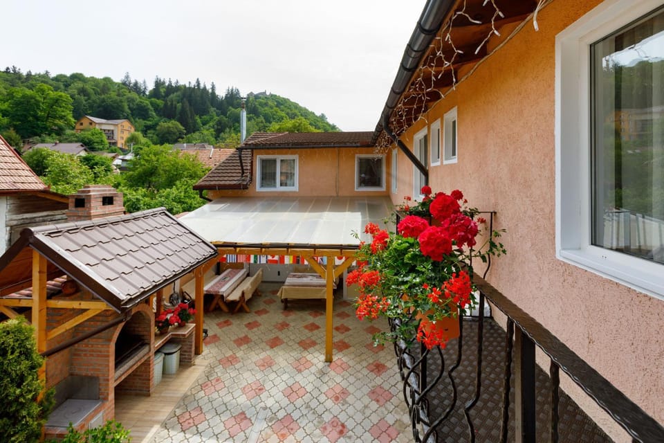 Property building, Day, Garden, View (from property/room), Balcony/Terrace, Garden view, Quiet street view, Inner courtyard view