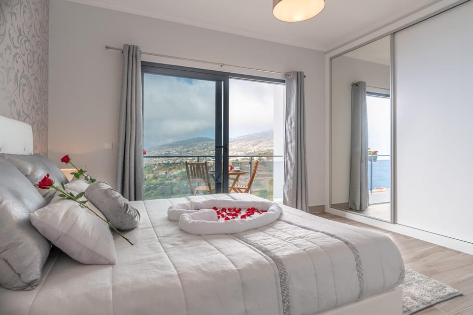 CASA DAS ABERTAS, Sea View, Air Conditioning and Heating System Apartment in Madeira District