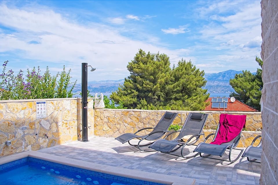 Sea view, Swimming pool, sunbed