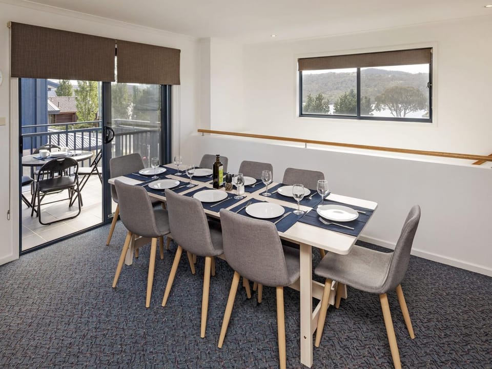 Silvertrees 5 - Central 3BR Townhouse l Lake Views l Spa l BBQ l WiFi House in East Jindabyne