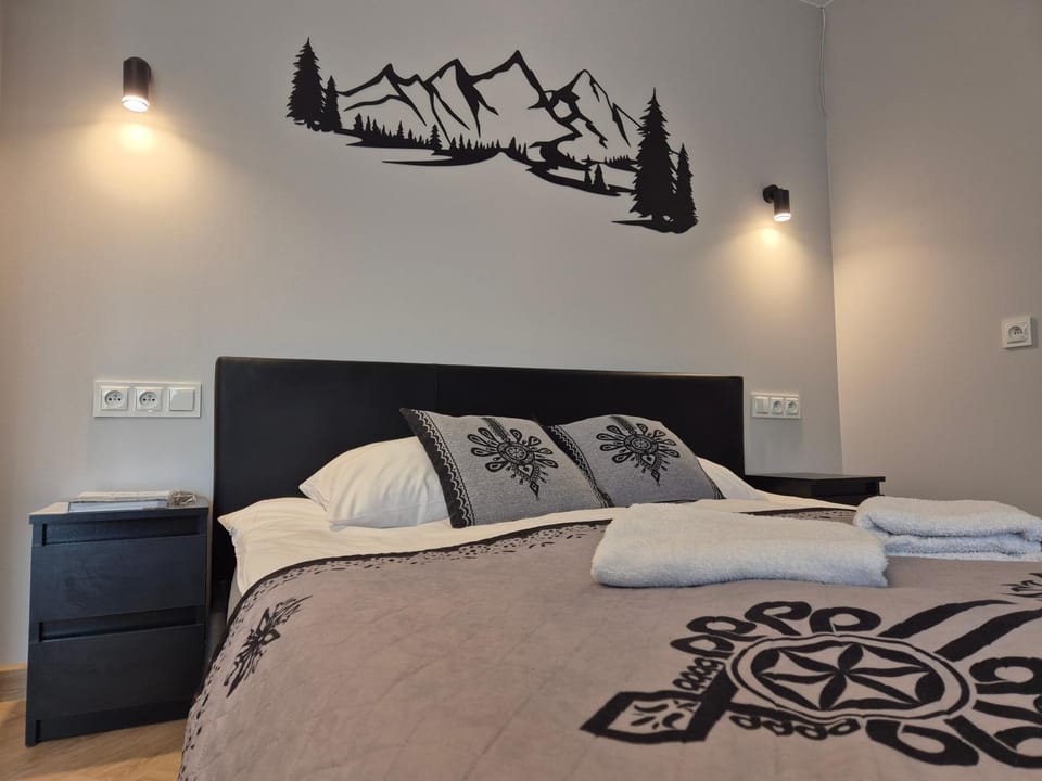 Bed, towels