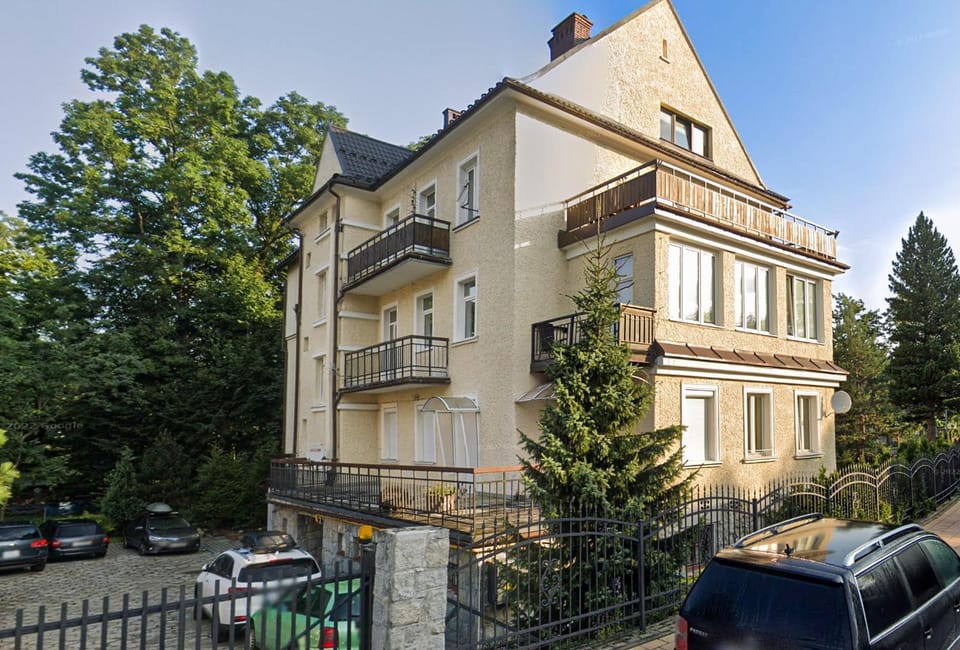 Property building, Day, Neighbourhood