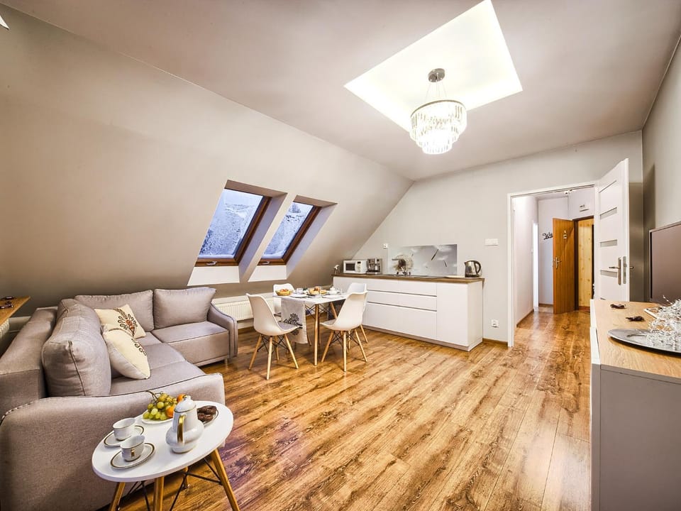 Kitchen or kitchenette, Living room, Seating area, Dining area