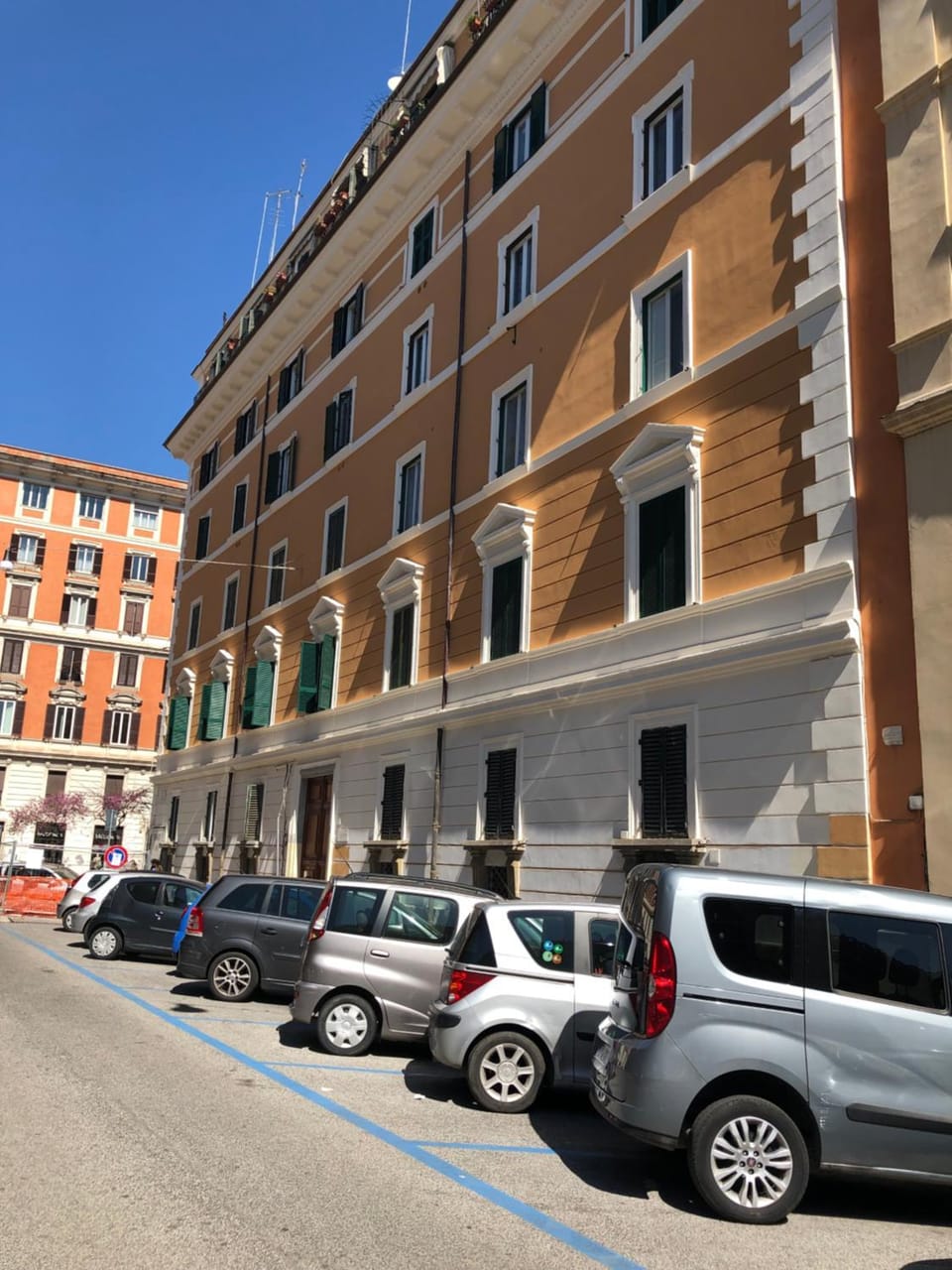 Facade/entrance