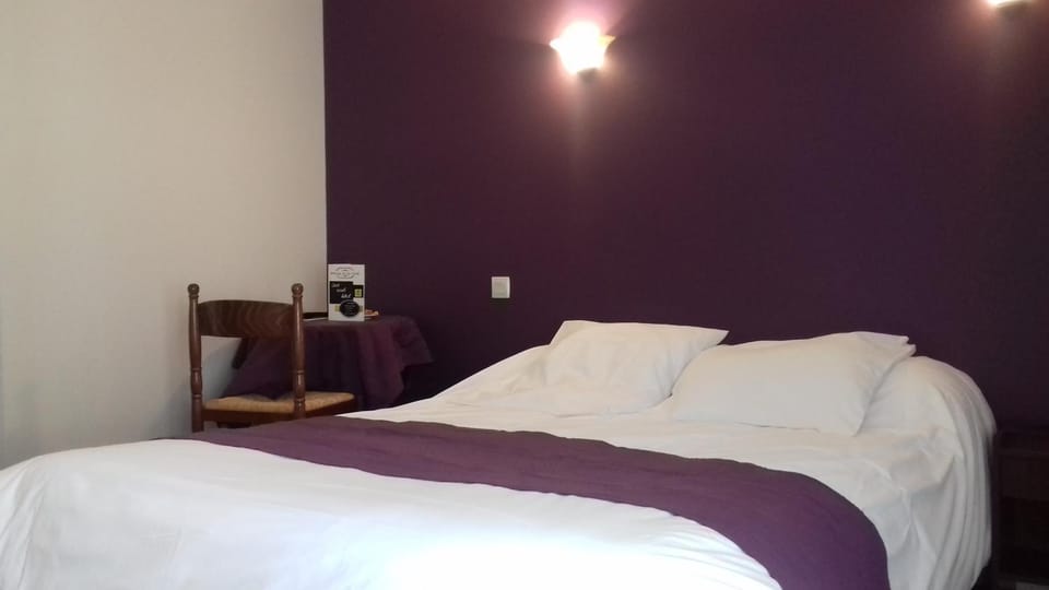 Logis hôtel restaurant Auberge de la Cloche Hotel in Normandy