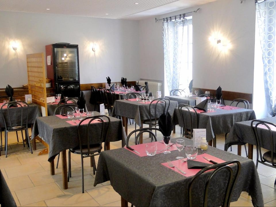 Logis hôtel restaurant Auberge de la Cloche Hotel in Normandy