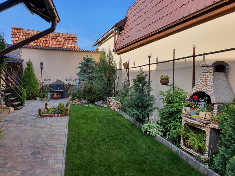 Day, Garden