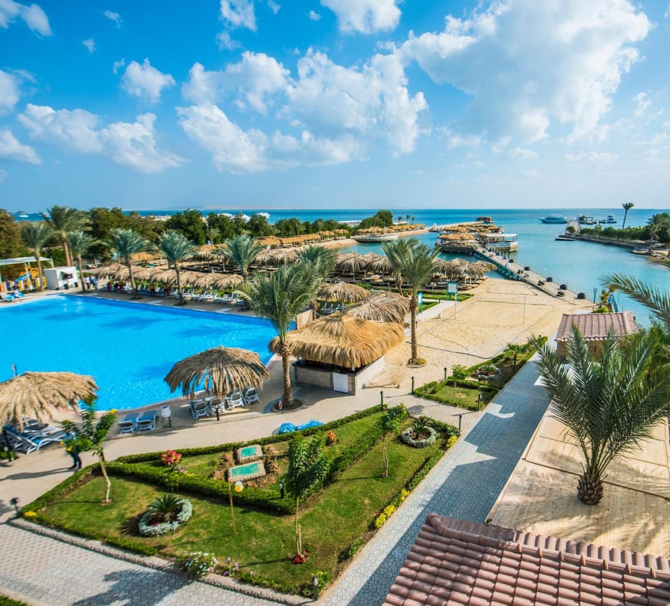 Pool view, Sea view