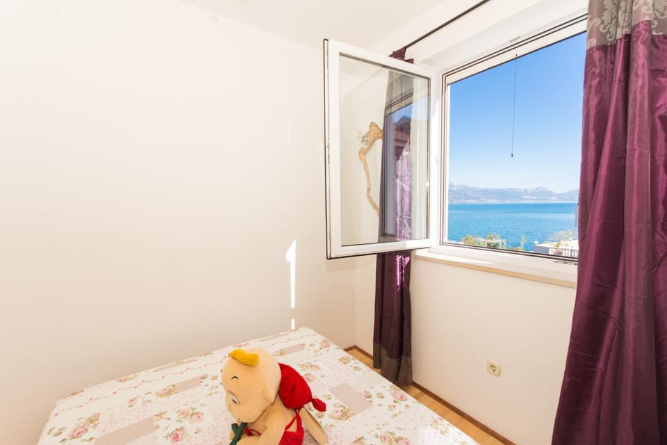 Bed, Photo of the whole room, Mountain view, Sea view